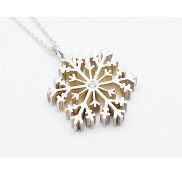 zarte Schneeflocke mit glitzerndem Diamant (gross) |  | Artikelnummer: 1026784980
