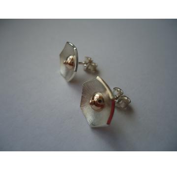 Ohrstecker in 925 Silber,mit einer Goldhalbkugel.  |  | Artikelnummer: 24259781