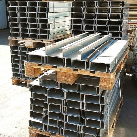 Palettenregal Lastausgleichsschienen, verzinkt | L 118 cm | H 7 cm | T 17 cm | Gebrauchtware | Artikelnummer: PR-G-LAS-118