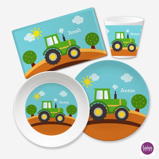 Kindergeschirr Set 4 teilig, Traktor  | Brettchen, Becher, und 2 Teller mit Namen aus Melamin, BPA frei | Artikelnummer: kisettrakrot -2