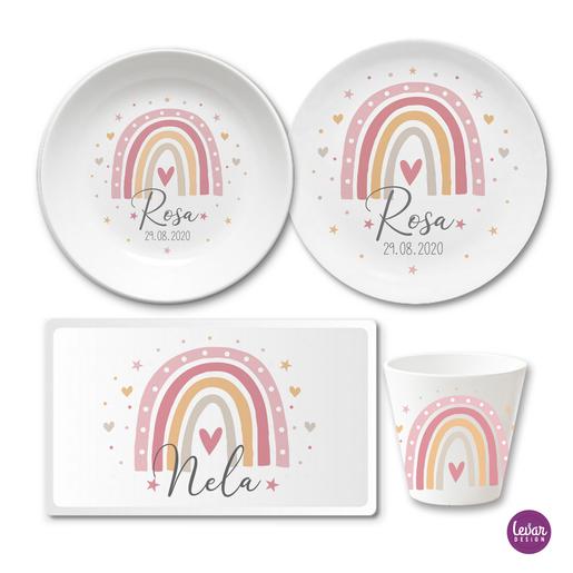 Kindergeschirrset 4teilig, Regenbogen | Brettchen, Becher, und 2 Teller mit Namen aus Melamin, BPA frei | Artikelnummer: 2818-7005-8481 -4