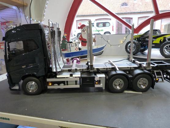 Tamiya 1:14 RC Volvo FH16 Holztransporter RTR | Artikelnummer: 300056360