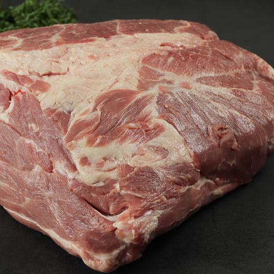 Schweinenacken vom Offenstallschwein, roh