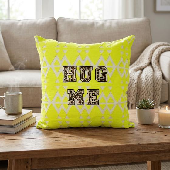goldmarie Deko Kissen HUG ME - Stickmuster - creme-neongelb - 40x60cm