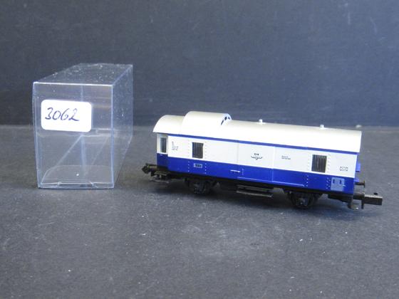 Arnold 3062 Gepäckwagen 2achsig Pwi 28 weiß/blau Spur N