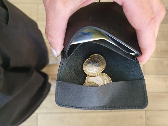 Karten und Münzen Geldbörse "Mitte" Schwarz gewaschen von Herr Pong