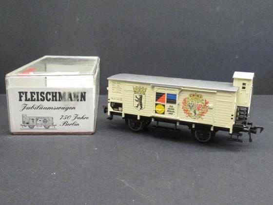 Fleischmann 5357 BLN Gedeckter Güterwagen Bremserhaus 750 Jahre Berlin Spur H0 OVP