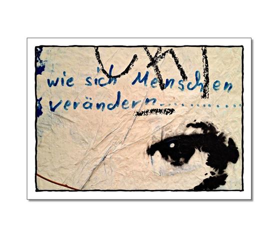 Klassische Postkarte - Foto des Schriftzuges: wie sich Menschen veraendern auf einem Plakat.  