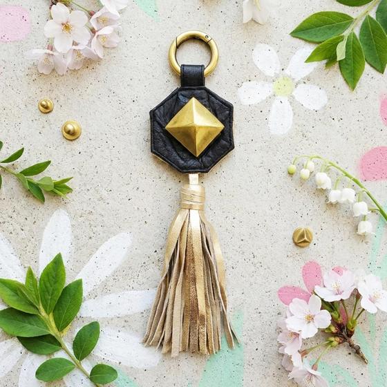 goldmarie Schlüssel- und Taschenanhänger VINTAGE BABE DIAMANTEN NIETE Leder schwarz-gold