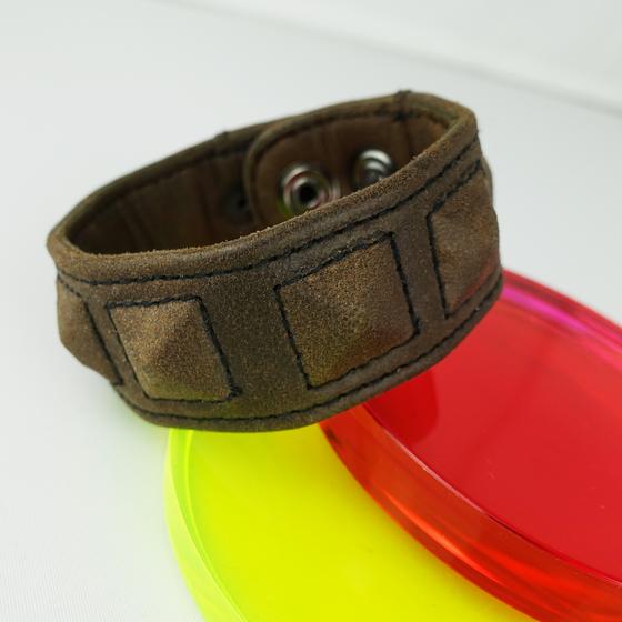 goldmarie Armband COVER NIETEN ONE - mit Druckknopf-Verschluss - vintage Leder - braun