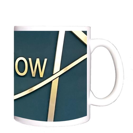 U-Bahnhof Rudow Kaffeetasse - silber-goldene Lettern auf dunkelblauem Hintergrund mit silber-goldenen Streben