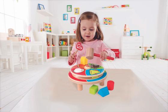 Klopfspiel und Formensortiere in einem 