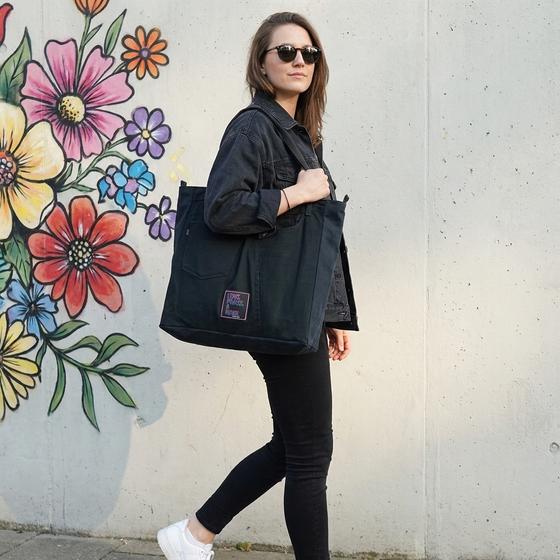goldmarie Shopper Tasche JEANS Recycelt - LOVE PEACE MOIN meets Art - reversible - denim schwarz - 37x38x15cm