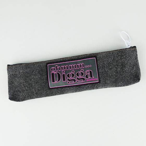 goldmarie Federtasche JEANS Recycelt -OHMMM DIGGA pink Label - denim grau - 21,5x5cm