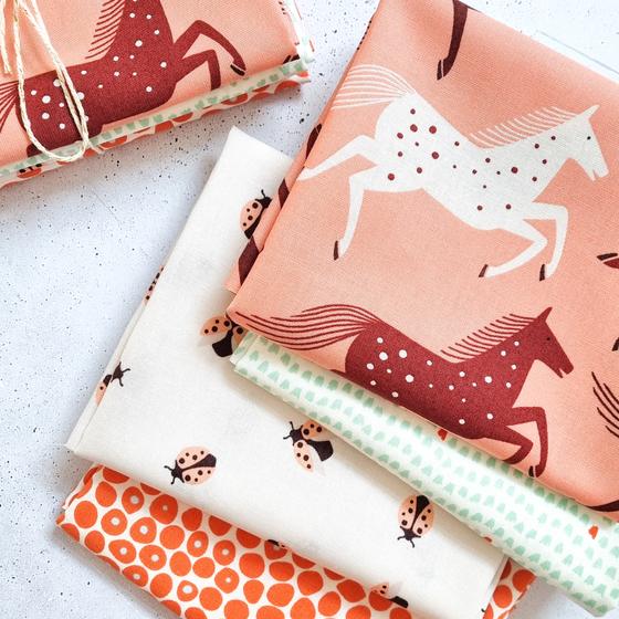 Fat Quarter Paket (4 FQ ) - Wild Horses and Ladybugs