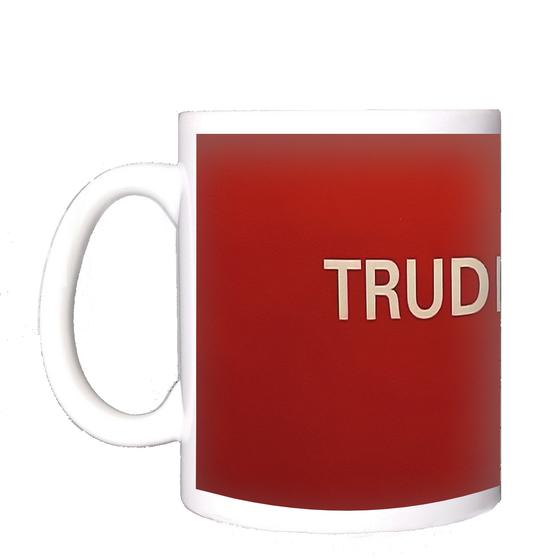 U-Bahnhof Trudering Kaffeetasse - weiße Schrift auf rotem Untergrund