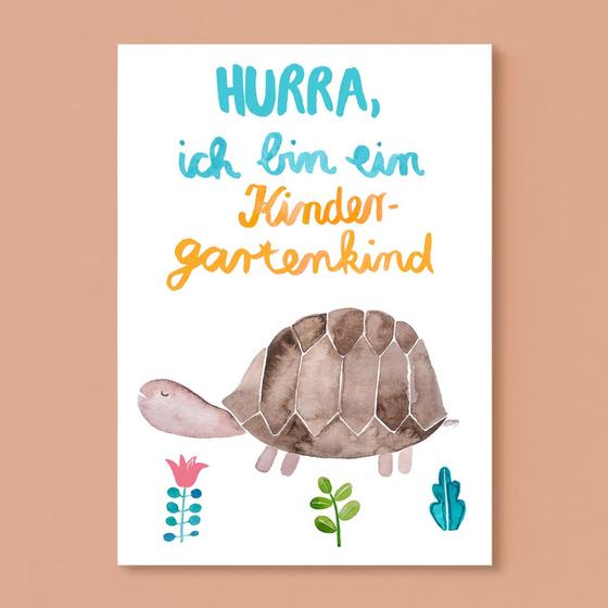 Frau Ottilie Postkarte - Kindergartenkind mit Schildkröte
