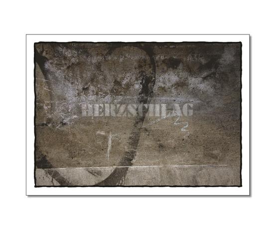 Klassische Postkarte -Foto des Wortes Herzschlag, welches auf eine Wand gesprueht wurde.