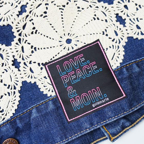 goldmarie Jeansweste LOVE PEACE MOIN - NR 39 - Häckel-Applikation - Recycelt aus einer Jeansjacke - denim blau