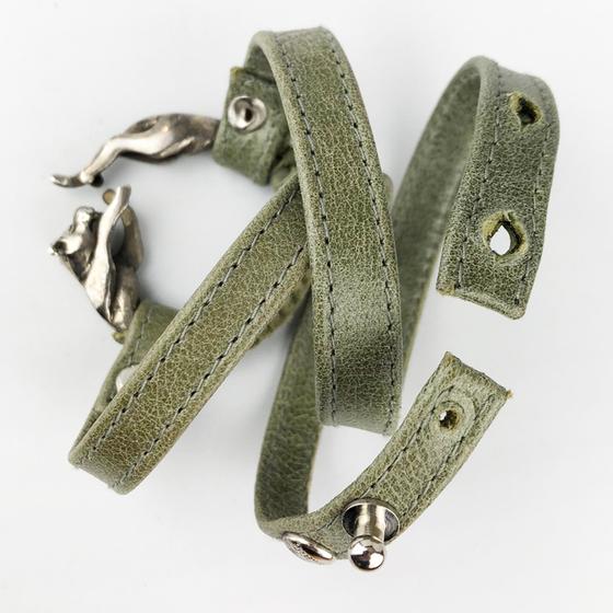 goldmarie Wickelarmband Leder graugrün Messing Panther versilbert