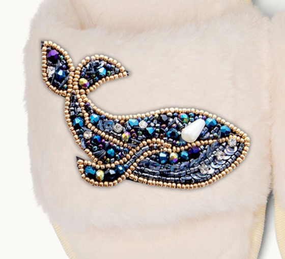 By Vivi. Brosche WAL - für Slipper, Kleidung, Taschen und mehr - blau-gold