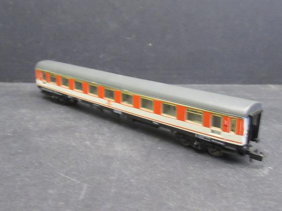 Arnold 3210 Personenwagen 1.Klasse Schnellzugwagen 4-achsig popfarbend orange/grau IB Spur N