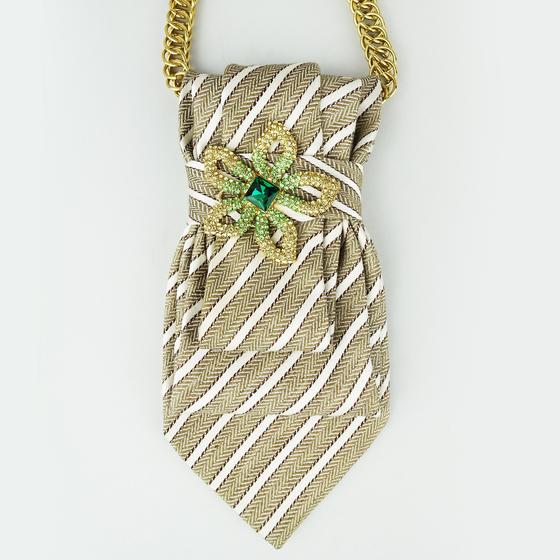 goldmarie Schmuck-Krawatte mit Strass-Blume - Vintage Krawatte recycelt - beige - upcycling Unikat