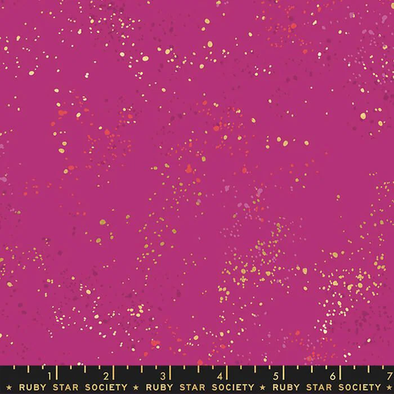 Speckled Berry Wide Back von Ruby Star Society – überbreiter Quilt-Rückseitenstoff in Beerenton mit feinen Metallic-Sprenkeln