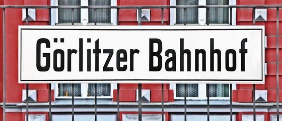 Görlitzer Bahnhof Görli Görlitzer Park U-Bahnhof Hotel Magnet Souvenir Berlin kaufen - Geschenkidee von tom bäcker - U1 - U3 - Kreuzberg - Oranienstrasse - 36 - Wiener Strasse - Dealer 