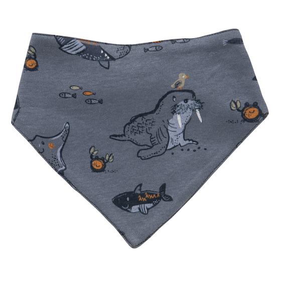 People wear Organic Dreieckstuch Sealife Ozean