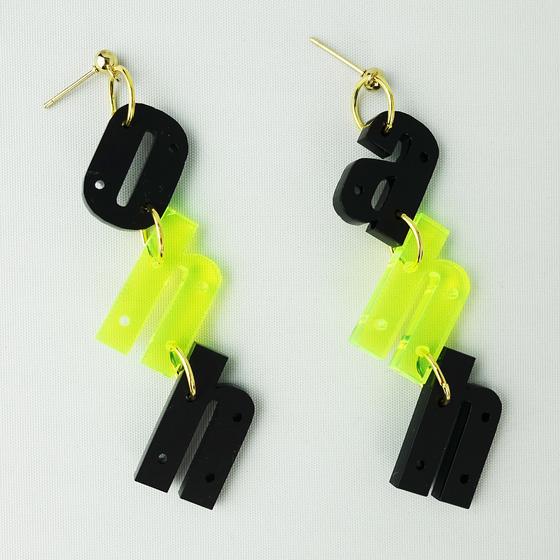goldmarie Ohrringe AHH OHH - Plexi Buchstaben - schwarz gelb neon