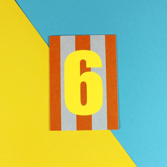 ava&yves Postkarte - Zahl 6 Orange Hellblau