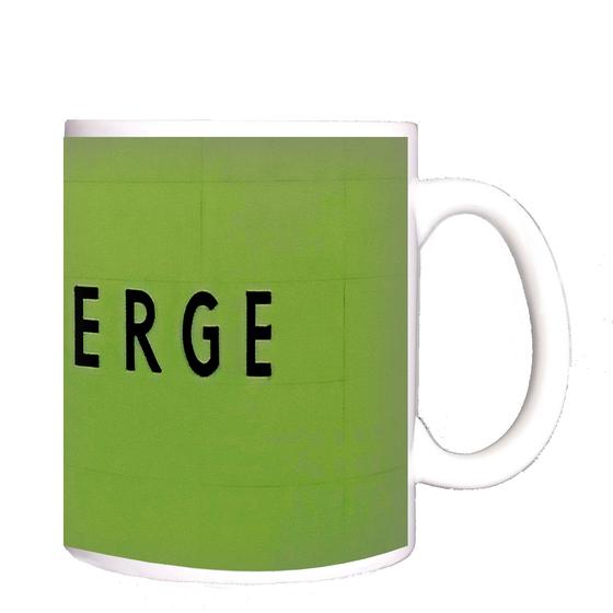 U-Bahnhof Rehberge Kaffeetasse - schwarze Schrift auf grüner Fliesenwand