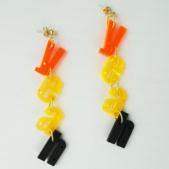goldmarie Ohrringe YEAH YEAH - Plexi Buchstaben - schwarz-orange-gelb neon