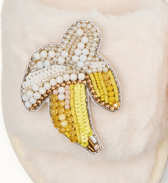 By Vivi. Brosche BANANE- für Slipper, Kleidung, Taschen und mehr - gelb-weiß