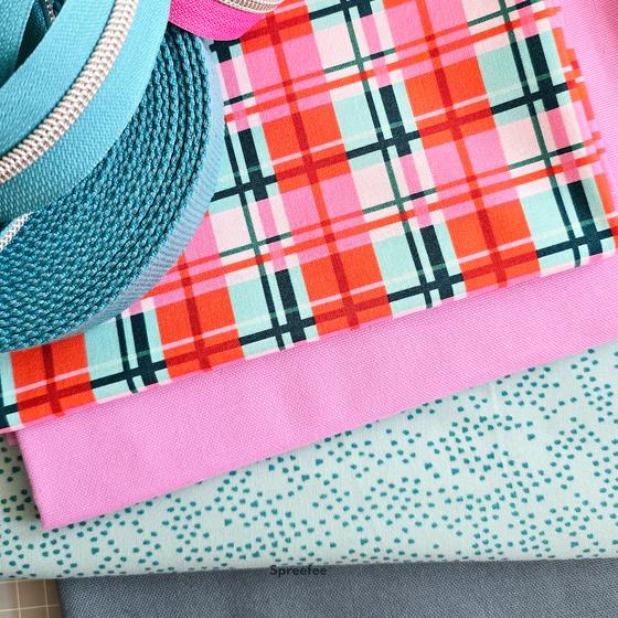 Christmas Plaid Karostoff aus der Kollektion Jolly Tidings von Cloud9 Fabrics in modernen Farben
