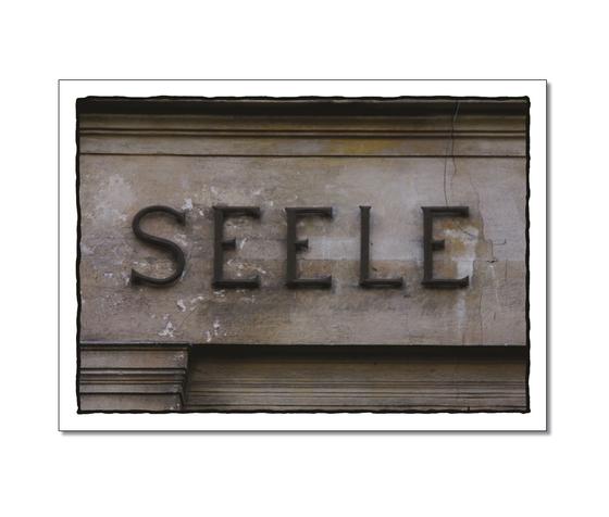 Klassische Postkarte - Unser empfindlicher Wandergeselle, die Seele. Foto eines des Wortes "Seele" an einer Haeuserwand.