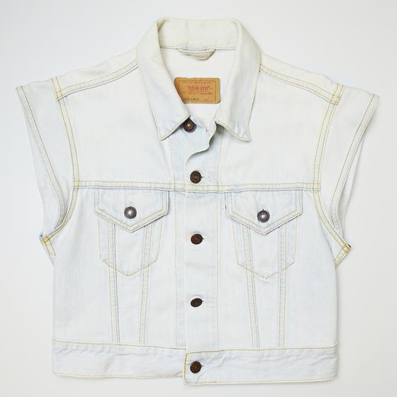 goldmarie Jeansweste LOVE PEACE MOIN - NR 35 - Recycelt aus einer Jeansjacke - denim weiß