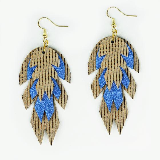 goldmarie Ohrringe LEAF BABE Leder Streifen braun-beige-royalblau Glitzer 
