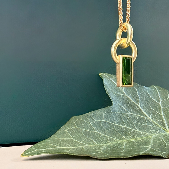 turmalin_anhaenger_handarbeit_gold
