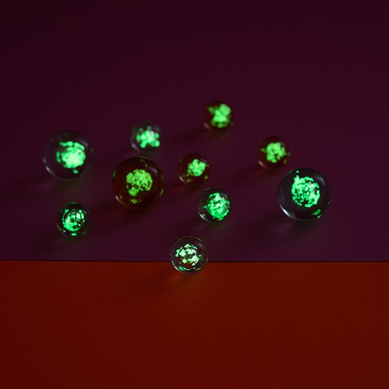 ava&yves Magische Murmeln Glow in the Dark Rosa
