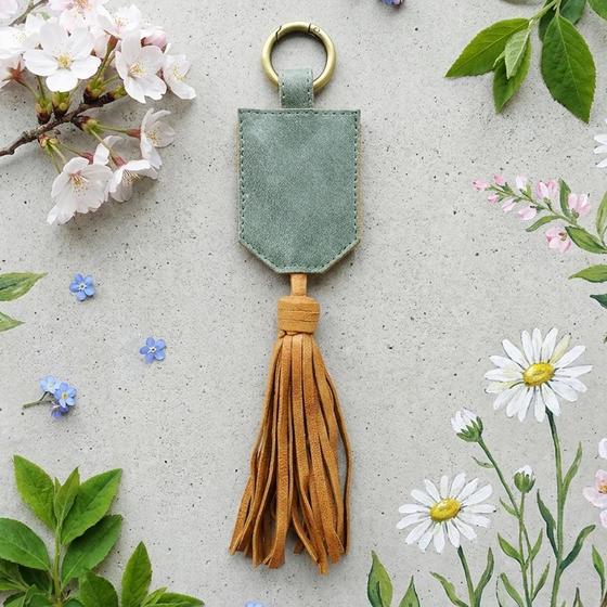 goldmarie Schlüssel- und Taschenanhänger VINTAGE PURE BABE  Leder graugrün-camel