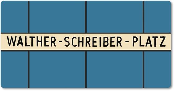U-Bahn-Magnet Berlin Walther-Schreiber-Platz in der originalgetreuen Stations-Gestaltung bis 2015 - schwarze Schrift auf weißem Streifen vor blauem Hintergrund mit schwarzem Streifen