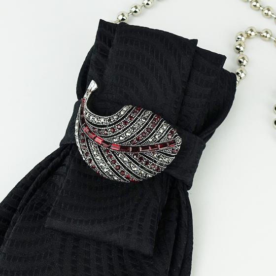 goldmarie Schmuck-Krawatte mit Strass-Blatt - Vintage Krawatte recycelt - schwarz - upcycling Unikat