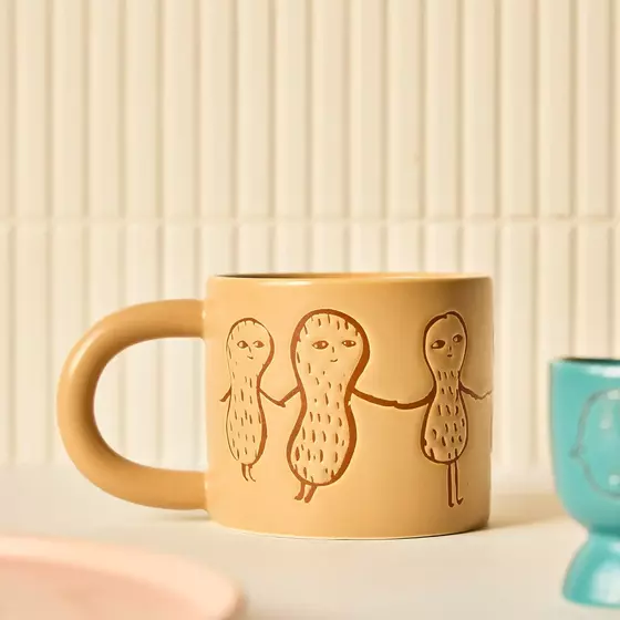 Peanut Mug von Donna Wilson