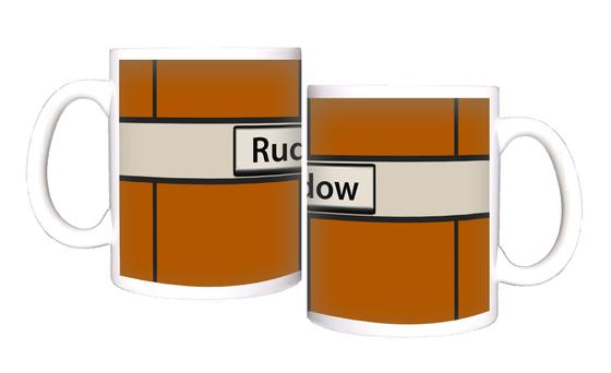 U-Bahn-Tasse Berlin Rudow der Linie U7 in der originalgetreuen, historischen Stations-Gestaltung mit orangener Wandverkleidung und weissem Balken mit schwarzer Schrift