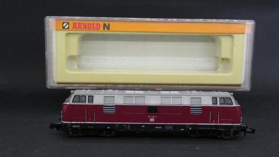 Arnold 2022 Diesellok BR 221 148-0 (ex V 200) rot/silber Simplex Kupplung Spur N OVP