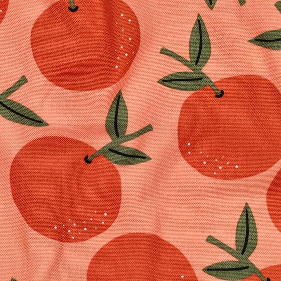 Fruchtiger Canvas-Stoff mit leuchtenden Orangen auf warmem Hintergrund – perfekt für Taschen, Shopper, Home-Deko und sommerliche Nähprojekte.