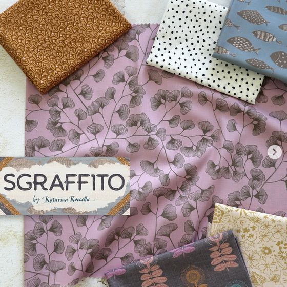Art Gallery Fabrics Sgraffito Fat Quarter Bundle von Katarina Roccella mit 17 verschiedenen Baumwollstoffen in modernen Mustern und harmonischen Erd-, Rosa- und Grautönen.