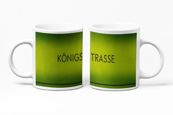 S-Bahn Hamburg Kaffeebecher Kaffeetasse S-Bahnhof Königstrasse, tom bäcker, Geschenkidee, schwarze Schrift auf grünem Hintergrund